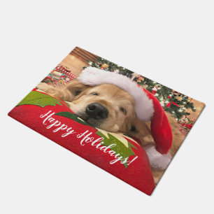 Weihnachtsgolden retriever-Hund schlafend unter Fußmatte