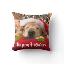Weihnachtsgolden retriever-Hund schlafend unter