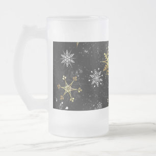 Weihnachtsgoldschneeflocken auf schwarzem Hintergr Mattglas Bierglas