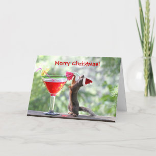 Weihnachtshörnchen trinken einen Cocktail Feiertagskarte