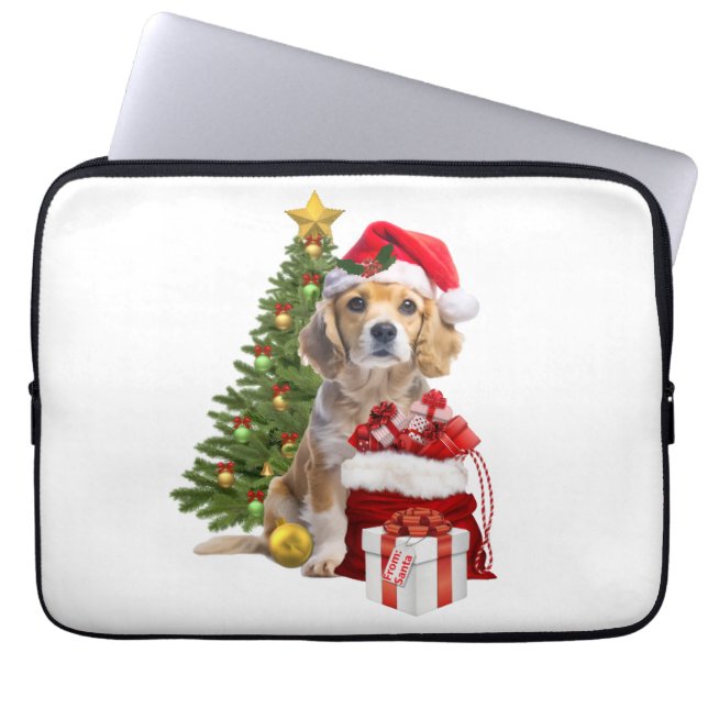 Weihnachtshund mit Baum Laptopschutzhülle (Vorderseite)