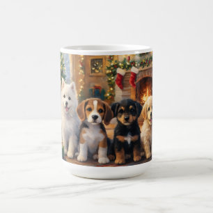 Weihnachtshunde am Kamin und geschmücktem Baum Kaffeetasse
