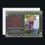 Weihnachtskarte mit einem Foto für eine Familie Feiertagskarte<br><div class="desc">Diese Weihnachtskarte wird sicher allen Freude bringen, die es in dieser Feiertagssaison sehen. Bitte schreiben Sie mir, wenn Sie Anpassungen benötigen, z.B. Farbveränderungen, Änderungen der Verbiage, mehr oder weniger Fotos, etc. Ich kann auch koordinierende Adressetiketten und Umschlag Aufkleber machen. Manchmal kann Zazzle knifflig sein, also wenn Sie Probleme beim Formatieren...</div>