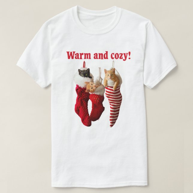 Weihnachtskätzchen in den Strümpfen T-Shirt (Design vorne)