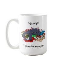 Weihnachtskatze mit Geschenkpapier