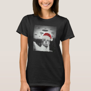 Weihnachtskatze trägt Santa-Hut Selfie mit Alien U T-Shirt