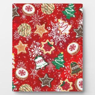 Weihnachtskekse und Schneeflocken auf Rot Fotoplatte