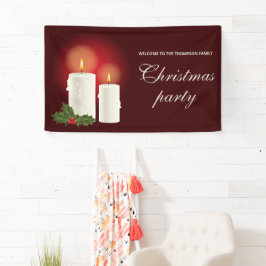Weihnachtskerzen auf dem Roten Party Banner