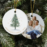 Weihnachtskiefer Wasserfarbe Foto Keramik Ornament<br><div class="desc">Dieses personalisierte,  rustikale und elegante Weihnachtsschmuck besticht durch einen Aquarellkiefernbaum,  der vorne mit goldenen Sternen geschmückt ist,  und eine Fotovorlage auf der Rückseite.</div>