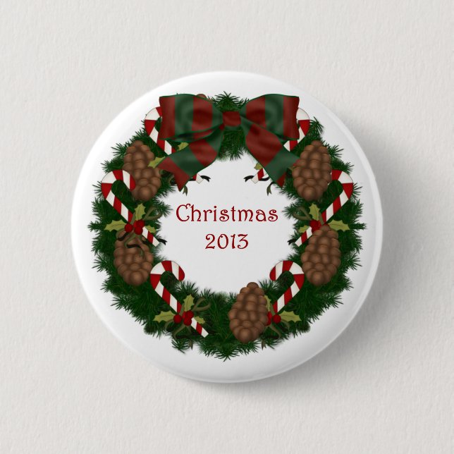 Weihnachtskiefern-Kegel-Kranz 2013 mit Text Button (Vorderseite)
