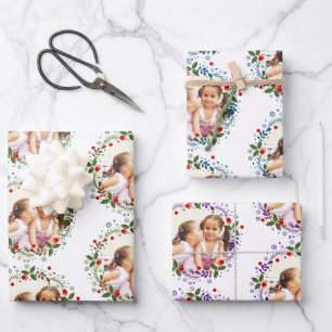 Weihnachtskranz in rotem, blauem und lila Foto Geschenkpapier Set