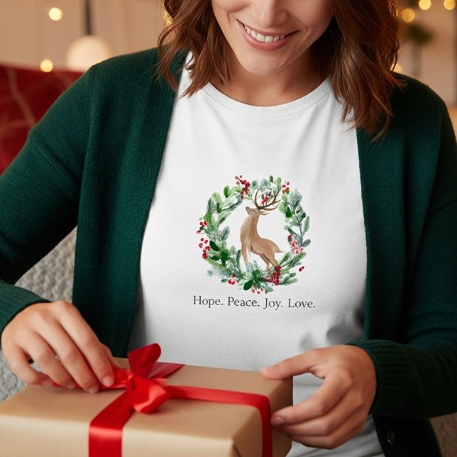 Weihnachtskranz mit Hirschgewohnheit T-Shirt (Von Creator hochgeladen)