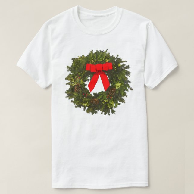 Weihnachtskranz mit Kiefernfüßen und Rotem Bogen T-Shirt (Design vorne)