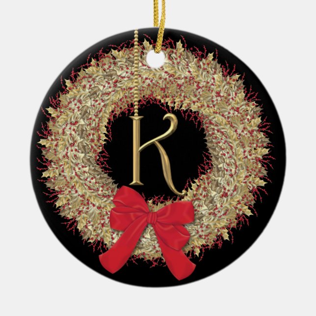 WeihnachtsKranz-Schneeflocken des Monogramm-K Keramikornament (Vorne)