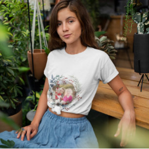 Weihnachtskranz, weiße Blume, Foto mit roten Beere T-Shirt