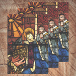 Weihnachtskrippen in festgeklemmtem Glas Geschenkpapier Set<br><div class="desc">Vintage Illustration Frohe Weihnachtsfeiertage religiöse Renaissance schöne Kunst Design mit einem Buntglasfenster. Eine Geburtslandschaft des Christentums mit Mary, Joseph und dem Baby Jesus in der Leitung mit dem Stern von Bethlehem, der auf sie leuchtet. In Christlicher Tradition offenbarte der Stern von Bethlehem (oder der Weihnachtsstern) die Geburt Jesu Christi an...</div>