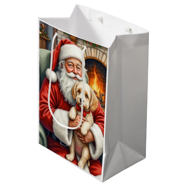 Weihnachtskunst: Santa Claus mit Cockapoo Mittlere Geschenktüte (Vorderseite Schrägansicht)