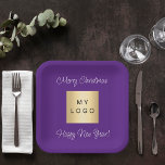 Weihnachtslogos für Bar Pappteller<br><div class="desc">Ein klassischer violetter lila Hintergrund. Personalisieren und hinzufügen Sie Ihr Unternehmen,  Firmenlogo. Text: Frohe Weihnachten. Alles Gute zum neuen Jahr! Für Firmenveranstaltungen,  Party,  Marketing,  Werbeaktion.</div>