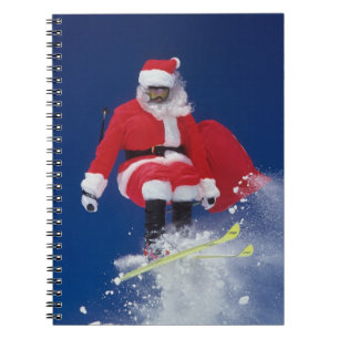Weihnachtsmann auf dem Skispringen weg von einem Notizblock