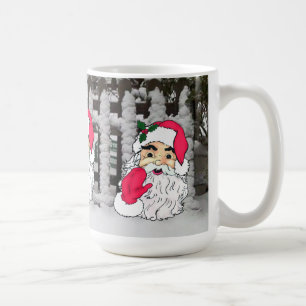 Weihnachtsmann auf einem schneebedeckten Lattenzau Tasse