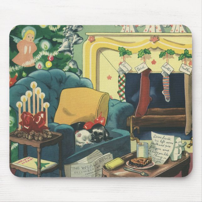 Weihnachtsmänner im Wohnzimmer Mousepad (Vorne)