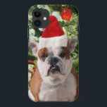 Weihnachtsmannmütze Bulldog Christmas Tree Snowman Case-Mate iPhone Hülle<br><div class="desc">Niedliches Bulldog Foto mit der Weihnachtsbaum Snowman Geschenkboxen im Hintergrund. Ein perfektes Geschenk für Weihnachten!</div>