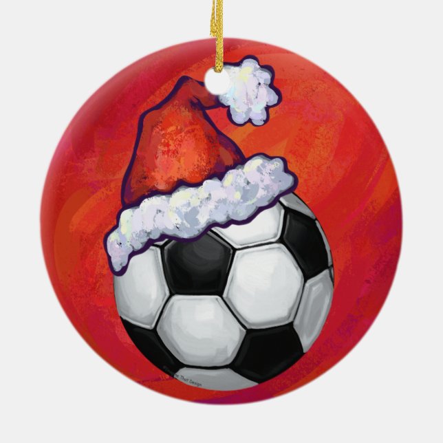Weihnachtsmannmütze Fußball auf Rot Keramik Ornament (Hinten)