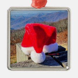 Weihnachtsmannmütze und Bergblick Asheville, NC Or Ornament Aus Metall