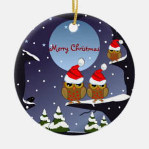 Weihnachtsmannmützen in einer schneebedeckten Welt Keramikornament