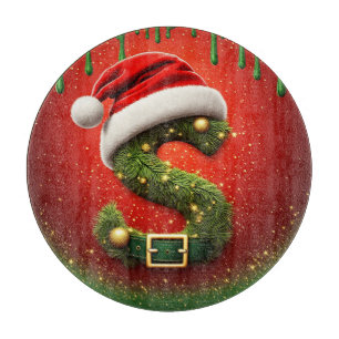Weihnachtsmonogramm S mit Santa-Hut als festliches Schneidebrett