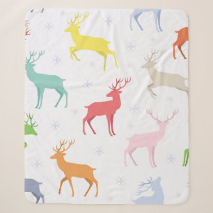 Weihnachtsmuster mit Hirschen, Reh, Sherpadecke