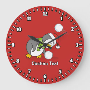 Weihnachtspinguin bekommt eine Schneeball Große Wanduhr