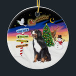 Weihnachtsschilder - Berner Hund Keramikornament<br><div class="desc">Ein Berner Hund beobachtet den Santa-Start vor den Schildern des Nordpols,  die Start,  Dorf,  Werkstatt und Barracks sagen. Ein Rentier flüchtige Blick hinter einem festlichen Weihnachtsbaum neben einem glücklichen Schneemann.</div>