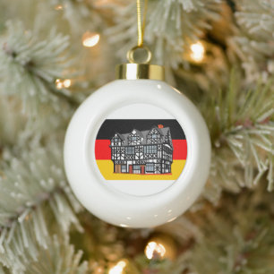 Weihnachtsschmuck im Deutschen Flaggenhaus Keramik Kugel-Ornament