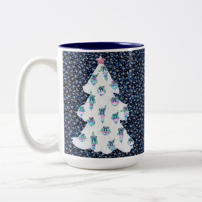 Weihnachtsschmuck in Aquarellen auf dem Weißen Bau Zweifarbige Tasse (Links)