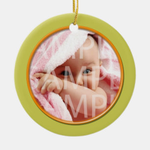 Weihnachtsschmuck mit Geburtsurkunde des Babys. Li