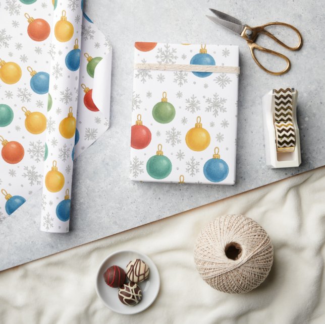 Weihnachtsschmuck und Schneeflocken - Geschenkpapier (Kunsthandwerk)