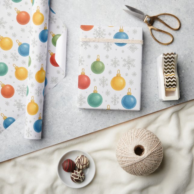 Weihnachtsschmuck und Schneeflocken - Geschenkpapier (Kunsthandwerk)