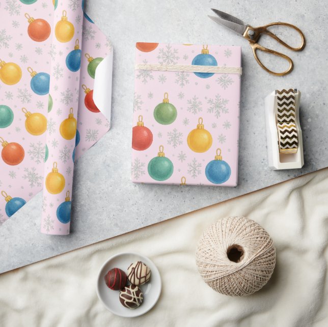 Weihnachtsschmuck und Schneeflocken - Geschenkpapier (Kunsthandwerk)