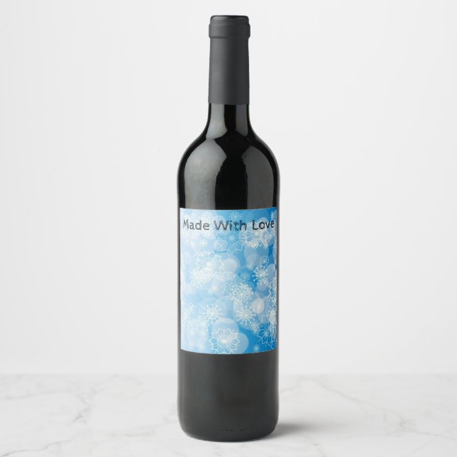 Weihnachtsschneeflocken auf blauem Hintergrund Weinetikett (Vorderseite)