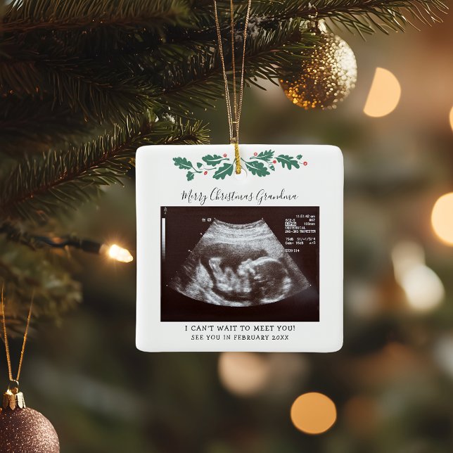 Weihnachtsschwangerschaft Ankündigung Baby Scan Om Keramikornament (Pregnancy Announcement Sonogram Greenery Christmas Square Ornament)