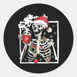 Weihnachtsskelett mit lächelndem Totenkopf beim Tr Runder Aufkleber