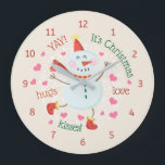 WeihnachtsSnowman umarmt Liebe-Küsse Große Wanduhr<br><div class="desc">Diese Uhr kennzeichnet einen niedlichen glückliches Weihnachtssnowman.</div>