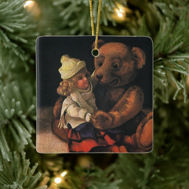 Weihnachtsspielzeug, Puppe und ein Teddybär Keramikornament (Baum)