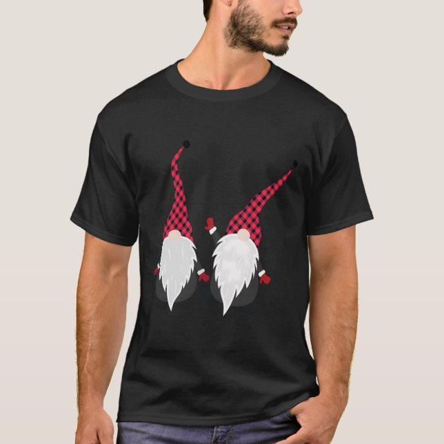 Weihnachtsstürme in Rot Karierten zwei Gnomes Desi T-Shirt (Vorderseite)
