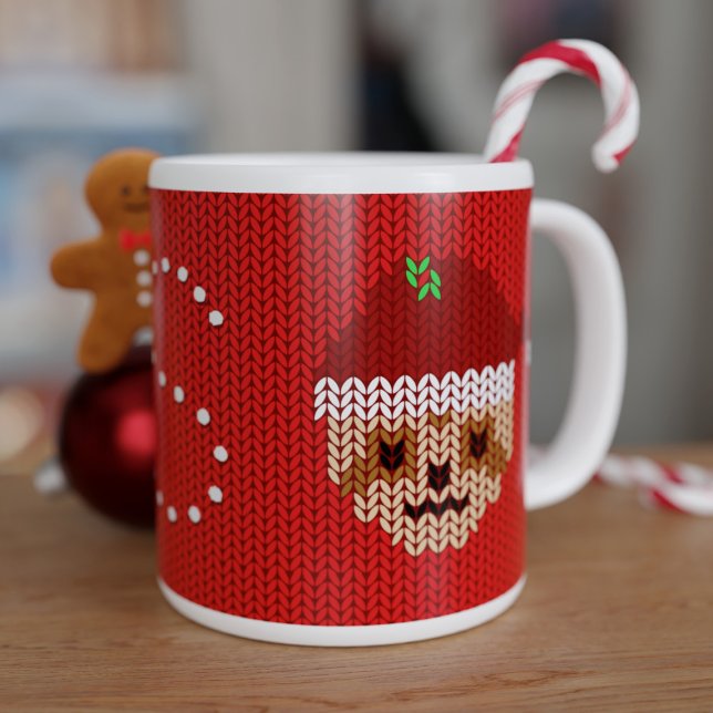 Weihnachtssüßchen Monogram Riesenkaffee-Tasse Jumbo-Tasse (Merry Slothmas! If you love sloths, Christmas and large coffee mugs - just add your initial)