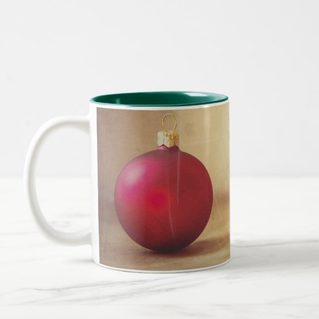 Weihnachtsthema mit Weihnachtsball Zweifarbige Tasse (Links)