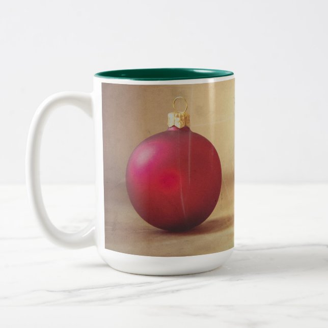 Weihnachtsthema mit Weihnachtsball Zweifarbige Tasse (Links)