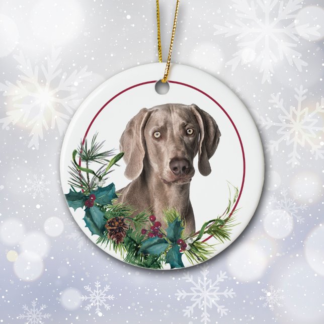 Weimaraner Dog Evergreen Berry Wreath Keramik Ornament (Von Creator hochgeladen)