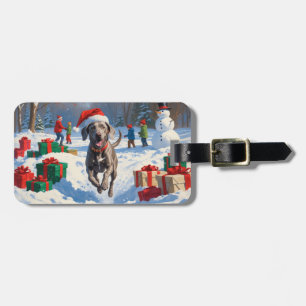 Weimaraner läuft im Schnee mit Weihnachtshut Gepäckanhänger